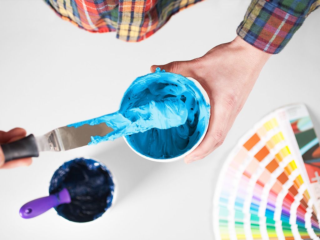 Hand mixing blue plastisol screen printing ink.