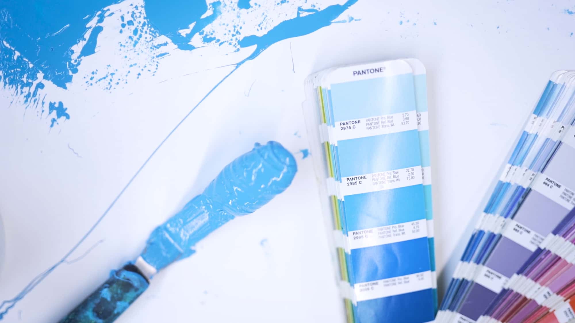 Mixed screen printing ink compared next to its matching Pantone color.
