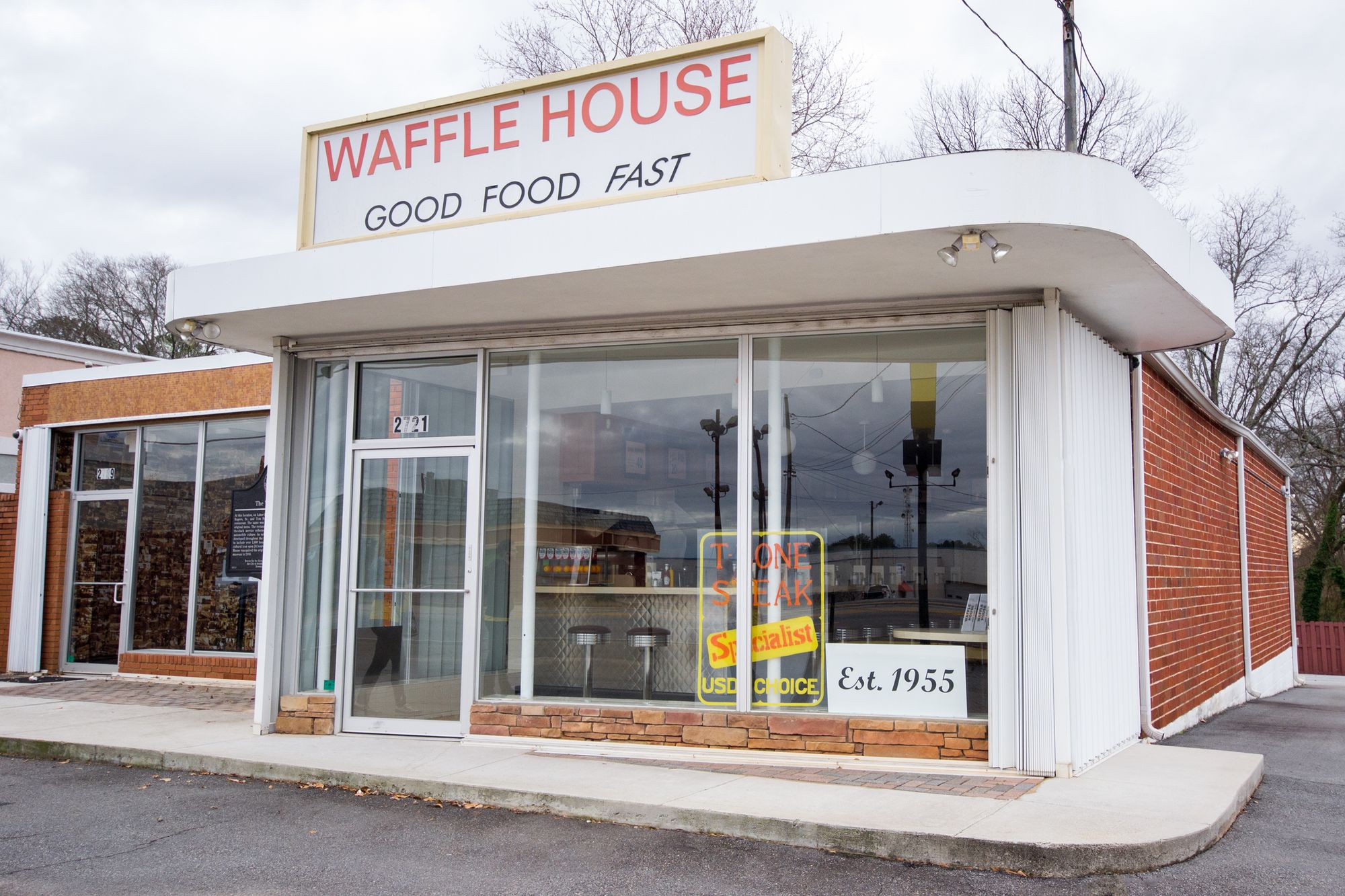 The exterior view of the Waffle House Museum.