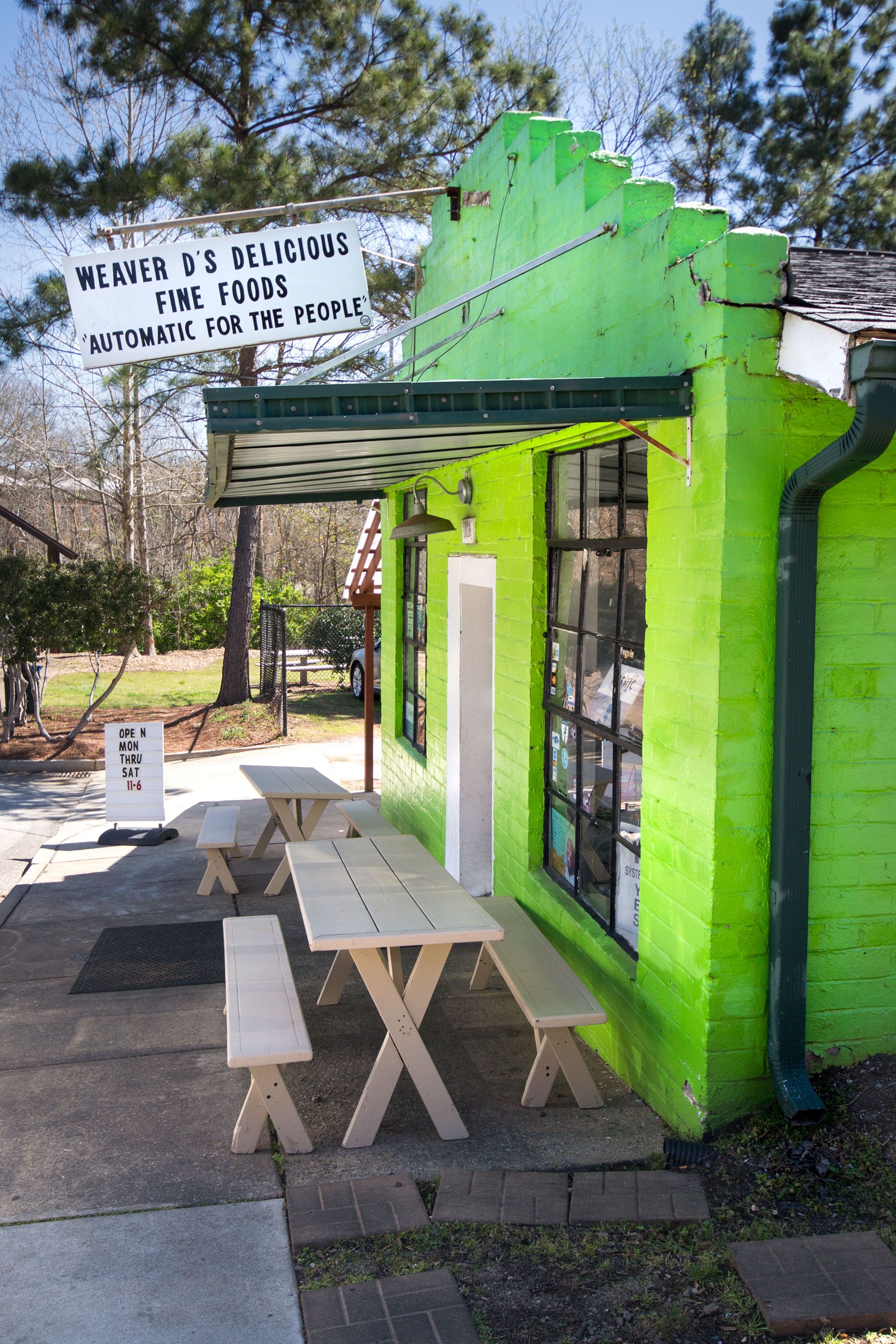 Weaver D's restaurant outside view.