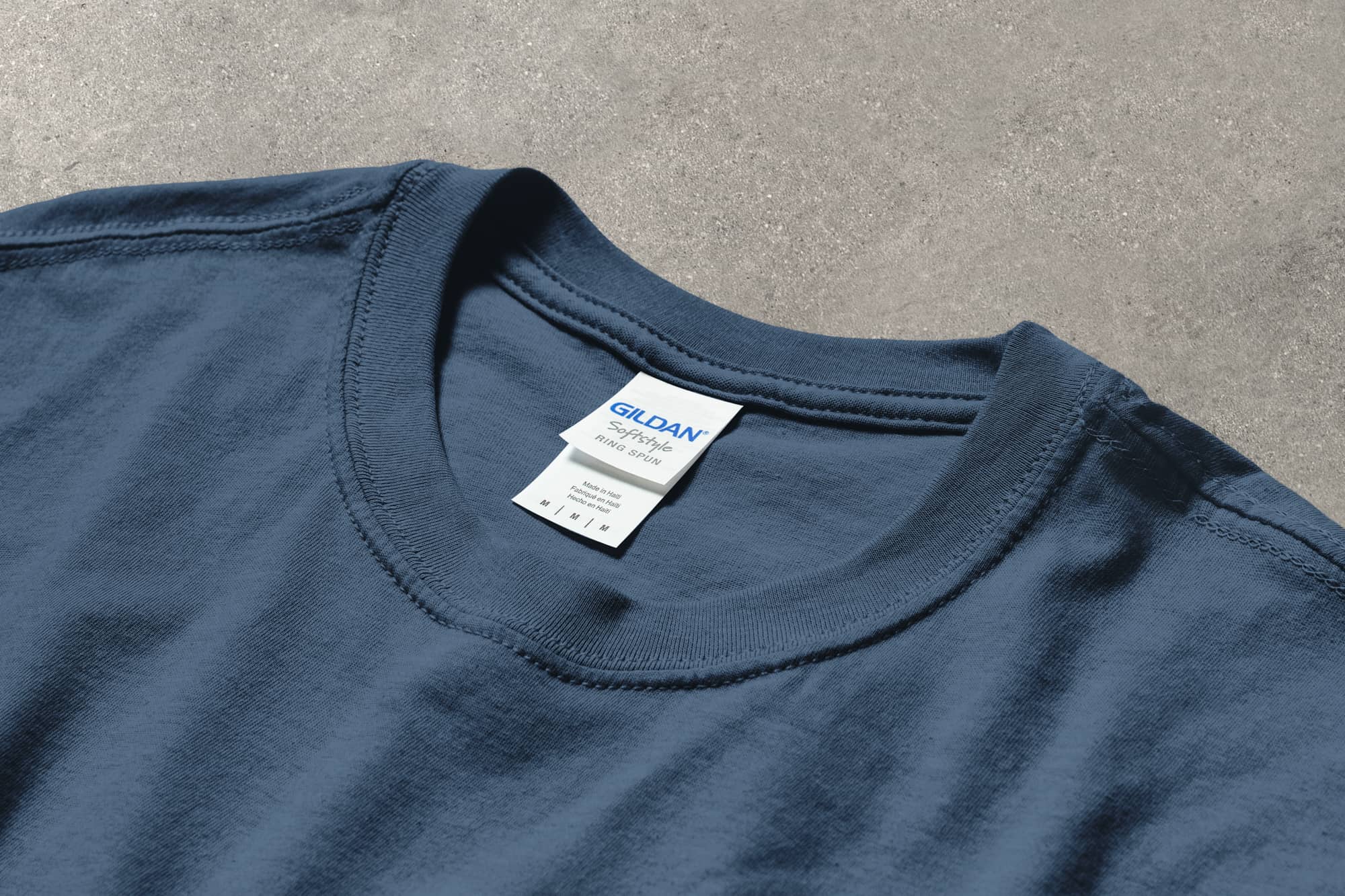 Detail image of the collar ad tag of the Gildan Softstyle T-Shirt