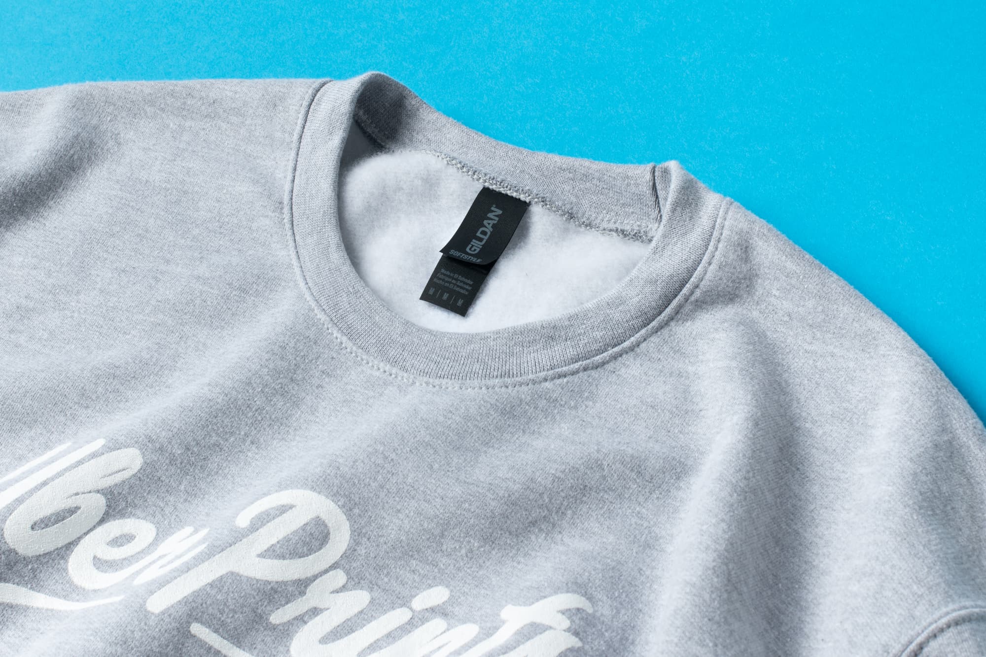 Detail of the Basic Crewneck's collar and tag to show material